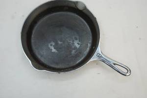 lot 147 image: cast iron fry pan