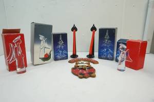 lot 151 image: Holiday decor