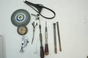 lot 201 image: hand tools