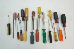 lot 206 image: screw drivers