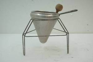 lot 241 image: small appliances