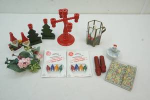 lot 281 image: Holiday decor