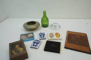 lot 282 image: decor