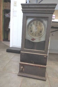 lot 294 image: antique clock