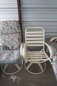 lot 300 image: patio furniture