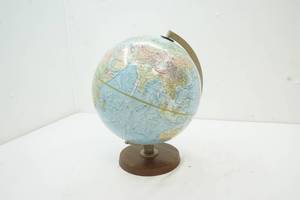 lot 320 image: world globe