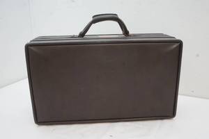 lot 322 image: vintage Hartman luggage