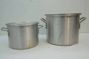 lot 325 image: aluminum cookware