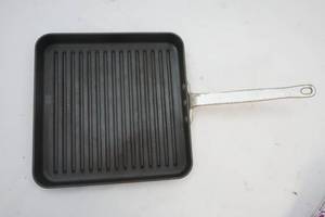 lot 332 image: square skillet