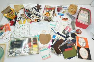 lot 347 image: sewing supplies