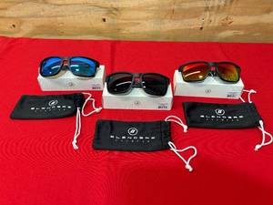 lot 22 image: BLENDERS EYEWEAR Lot of 3 Pairs of Sunglasses