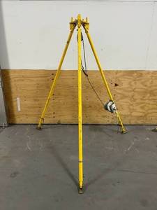 lot 70 image: BUTCO INC Universal Tripod Winch