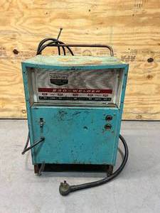 lot 74 image: TWENTIETH CENTURY Constant Amp Control 230 Amp Welder