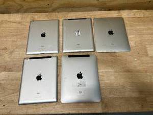 lot 114 image: APPLE Lot of 5- 16GB iPods