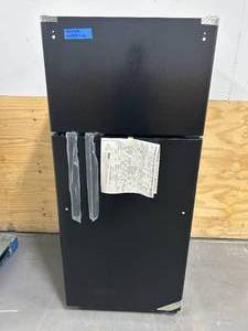 lot 46 image: GE GTE17DTNFRBB Refrigerator Freezer- Black