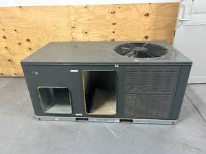 lot 85 image: GOODMAN GPH1424H41DD Air Conditioner