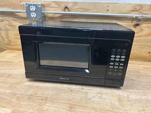 lot 39 image: SEASONS 0.7 Cu Ft Countertop Microwave, 700w, Black