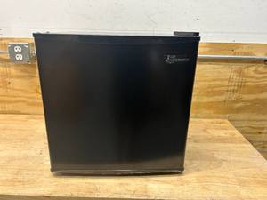 lot 123 image: SEASONS Dorm Size Refrigerator- 1.7 cu. ft.