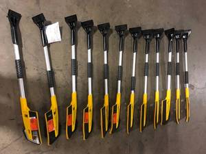 lot 18 image: Lot of True Temper 36 in. Scratch-Free Snow Brush Customer Returns See Pictures