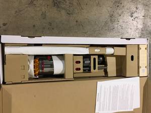 lot 39 image: Dyson V15 Detect Cordless Stick Vacuum Cleaner   Customer Returns See Pictures