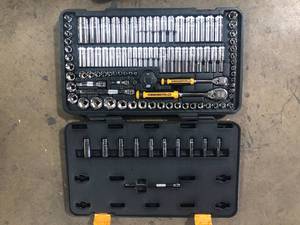 lot 7 image: GEARWRENCH 14 in. and 38 in. Drive 6-Point Standard & Deep SAEMetric 90-Tooth Ratchet and Socket Mechanics Tool Set (106-Piece) Customer Returns See Pictures