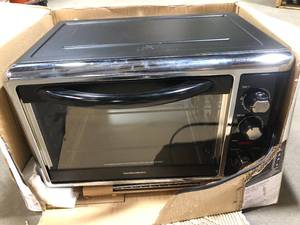 lot 44 image: Hamilton Beach 1500-Watt 12-Slice Black Countertop Oven with Convection and Rotisserie  Customer Returns See Pictures