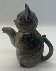 lot 30 image: Vintage Cat Cream Pitcher