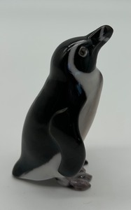 lot 28 image: Bing & Grndahl Penguin Figurine #1821