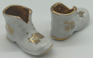 lot 385 image: Two Miniature Limoges France Mini Gold Detailed Shoe Figurines