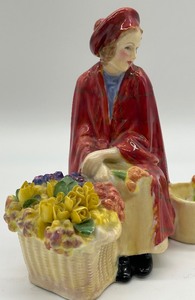lot 391 image: Royal Doulton Porcelain Figurine Bonnie Lassie 1626