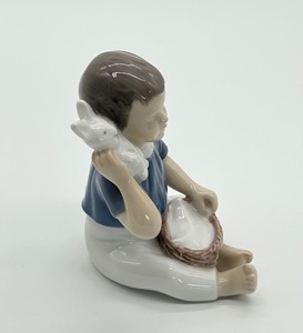 lot 218 image: Bing & Grndahl Before Bedtime Child Figurine #2309