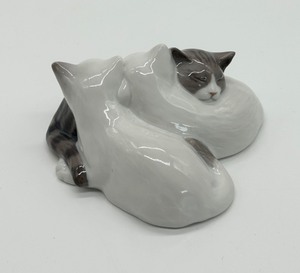 lot 215 image: Royal Copenhagen Three Kittens Sleeping Porcelain Figurine  #304