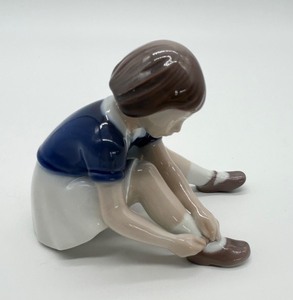 lot 323 image: Bing & Grndahl Girl Buttoning Shoe Porcelain Figurine #2317