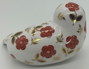 lot 32 image: Royal Crown Derby Imari Seal Paperweight