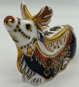 lot 33 image: Royal Crown Derby Reindeer Paperweight