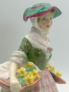 lot 91 image: Royal Douton Daffy-Down-Dilly Figurine