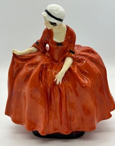 lot 142 image: Royal Doulton Polly Peachum Porcelain Figurine