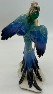 lot 253 image: Colorful Vintage Hutschenreuther Kunstabteilung Parrot Figurine