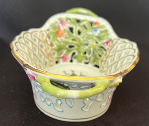 lot 111 image: Hand-painted Herend Rothschild Trinket Dish