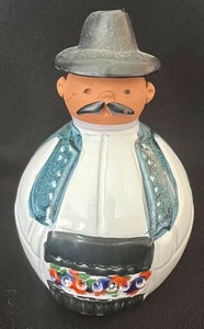lot 162 image: Pair of Hungarian Figurines