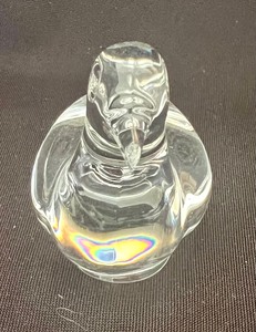 lot 172 image: Crystal Daum Bird Figurine
