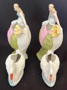lot 174 image: Pair of Vintage Small Swan Lady Posy Vases
