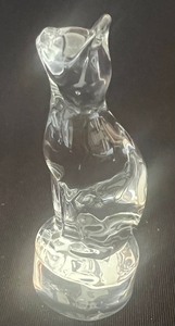 lot 196 image: Crystal Daum Cat Figurine