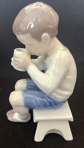 lot 202 image: Vintage Bing & Grndahl Boy With Cup Porcelain Figurine 1713
