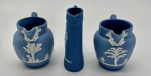 lot 353 image: Three Vintage Miniature Wedgewood Blue & White Pitchers