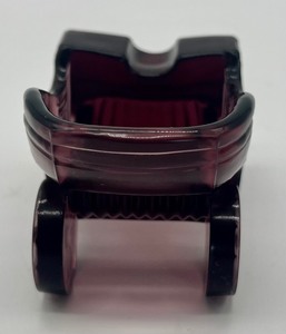 lot 359 image: Vintage Amethyst Glass Horse Carriage Ash Tray