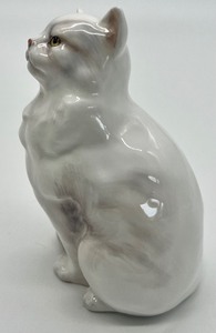 lot 361 image: Royal Doulton Persian Cat Figurine HN 2539