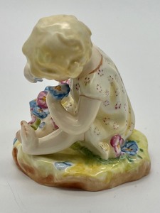 lot 372 image: Royal Worcester Mischief Doughty Porcelain Figurine 2914