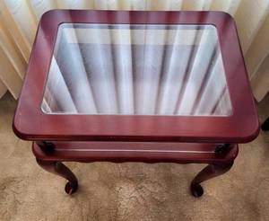 lot 7 image: Beautiful Glass Paneled Display Accent Table by Bombay Company