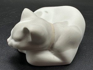 lot 126 image: Sleeping Kitten Porcelain Figurine